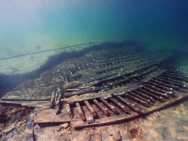 Arqueólogos rescatan un barco romano de entre los siglos III y IV
